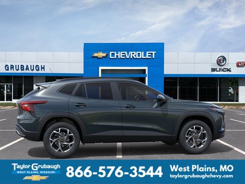 New 2026 Chevrolet Trax LT w/ Driver Confidence Package FWD image 5