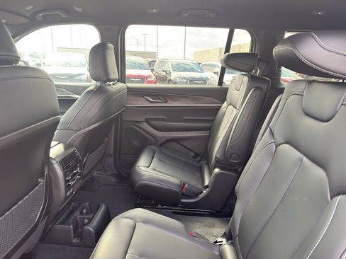 New 2025 Jeep Grand Cherokee L Limited w/ Black Appearance Package AWD/4WD image 33