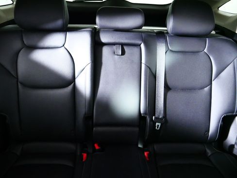Certified 2025 Genesis GV70 2.5T AWD/4WD image 13