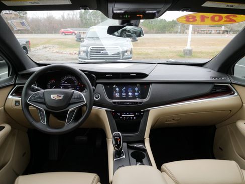 Used 2018 Cadillac XT5 Luxury w/ Driver Awareness Package image 20