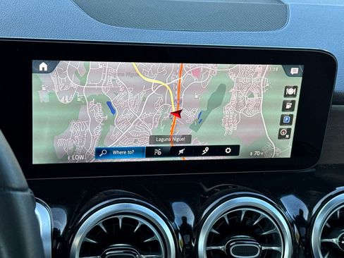 Certified 2023 Mercedes-Benz EQB 250+ w/ Exclusive Package image 17