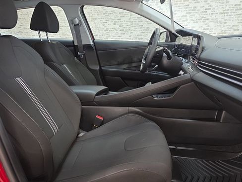 Certified 2025 Hyundai Elantra SEL image 9