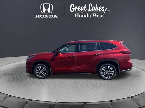 Used 2021 Toyota Highlander XLE AWD/4WD image 9