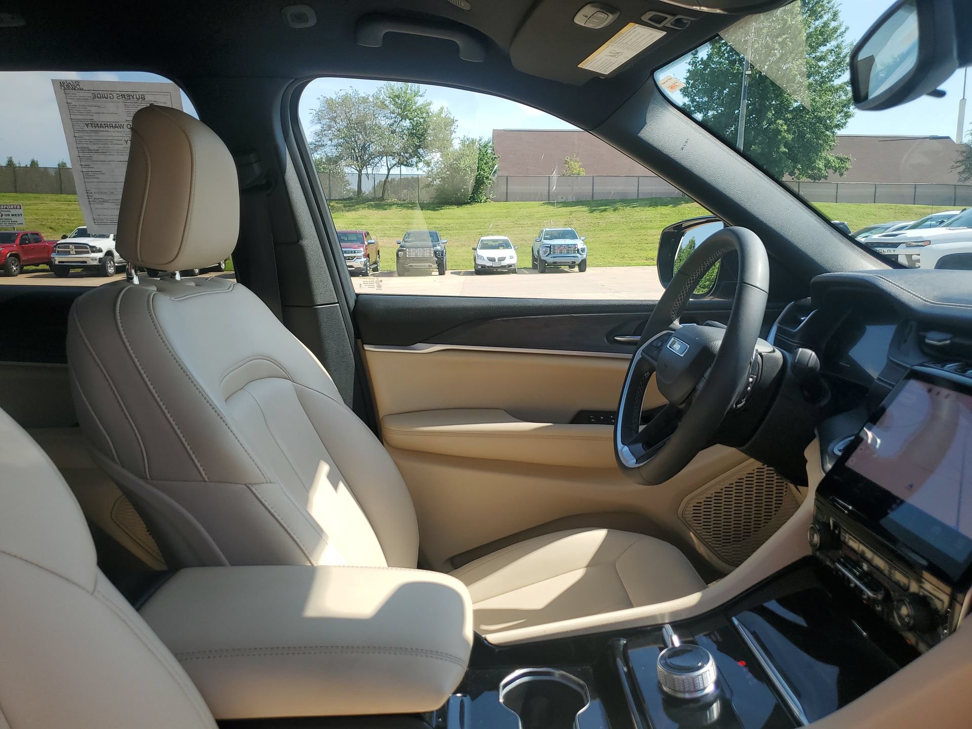 Used 2023 Jeep Grand Cherokee Limited AWD/4WD image 34