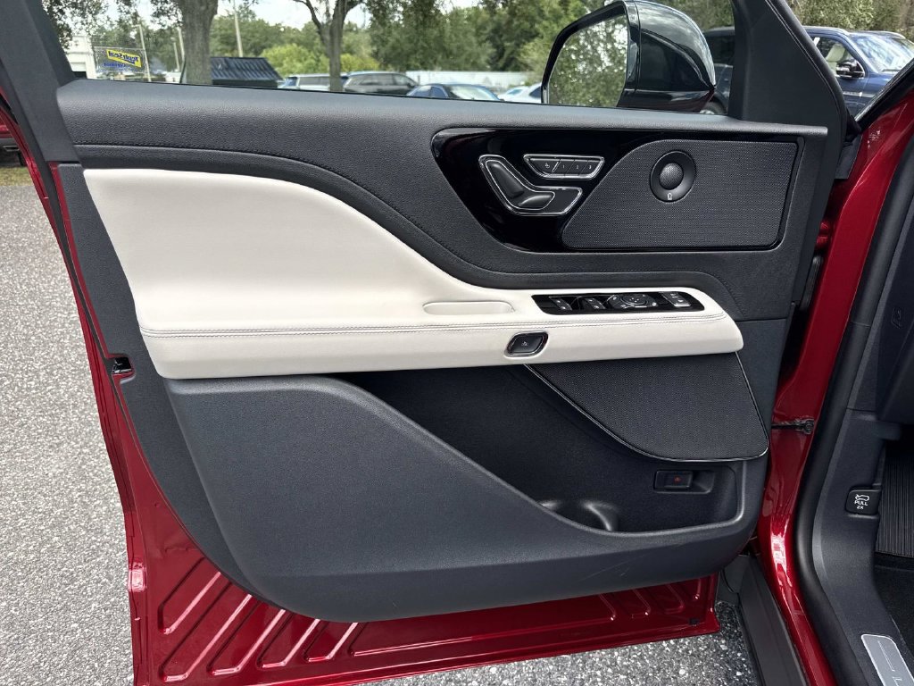 New 2027 Lincoln Aviator 2WD image 19
