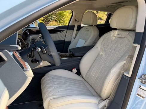 New 2026 Bentley Flying Spur Plug-In Hybrid image 21