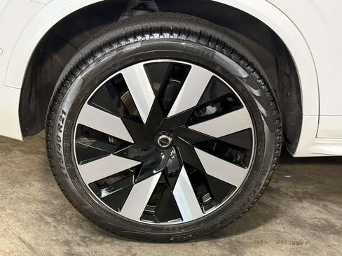 Used 2025 Volvo XC90 T8 Plus AWD/4WD image 13