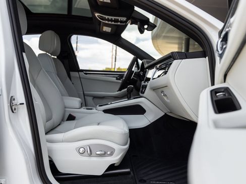 Certified 2026 Porsche Macan S AWD/4WD image 44