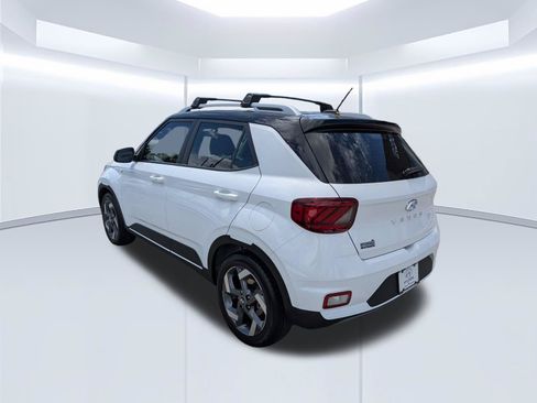 Certified 2024 Hyundai Venue Limited FWD image 6