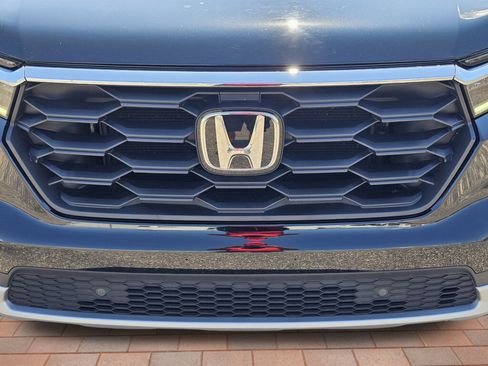 Used 2025 Honda Pilot EX-L image 3