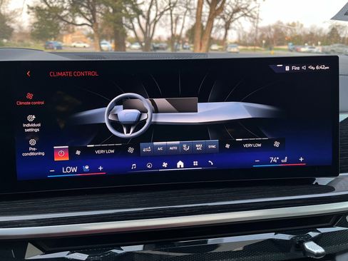 Used 2026 BMW X7 xDrive40i w/ M Sport Package image 46