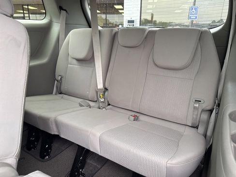 Used 2021 Kia Sedona LX image 35