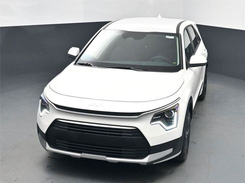 New 2026 Kia Niro LX image 18