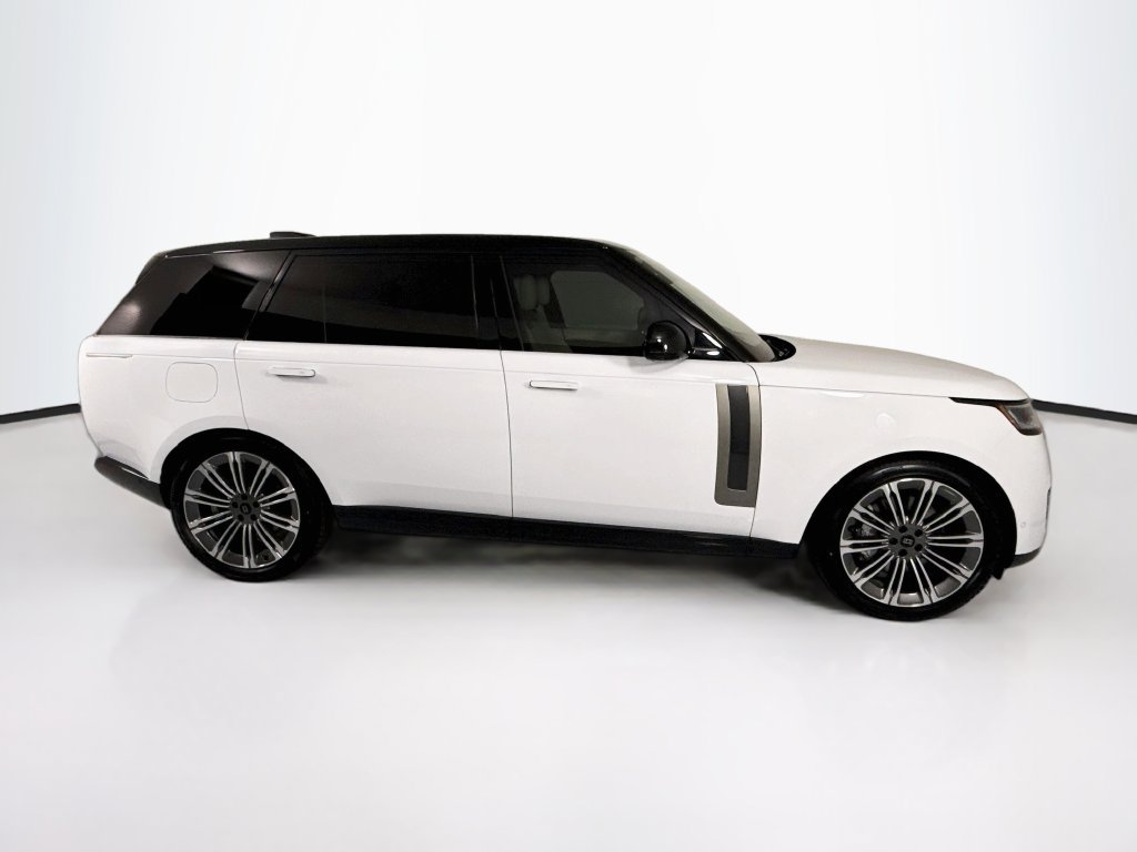 New 2027 Land Rover Range Rover Long Wheelbase SE AWD/4WD image 4