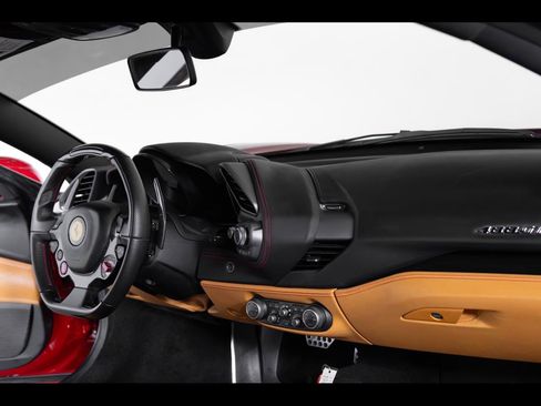 Used 2017 Ferrari 488 GTB RWD image 37