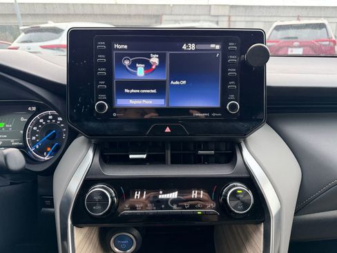 Used 2022 Toyota Venza XLE image 14