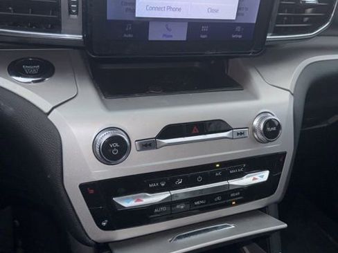 Used 2024 Ford Explorer XLT w/ Equipment Group 202A image 5