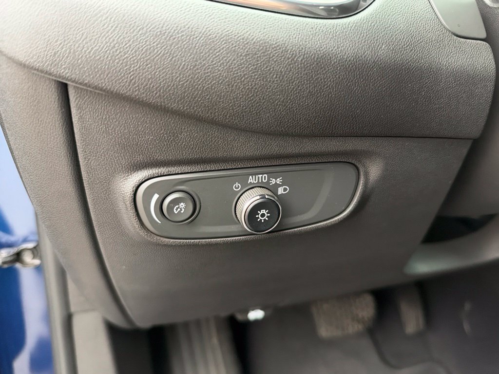 Used 2023 Chevrolet Equinox LT FWD image 13