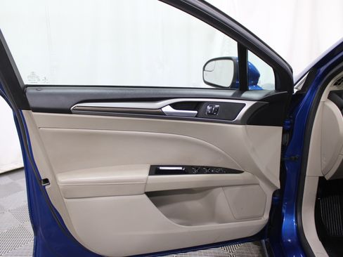 Used 2018 Ford Fusion SE image 6