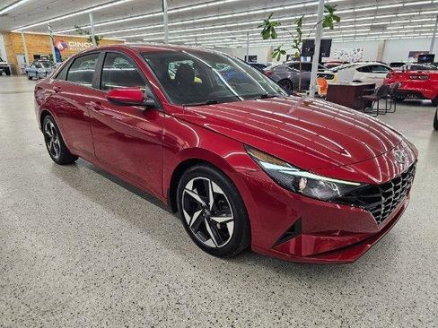 Used 2023 Hyundai Elantra SEL w/ Convenience Package image 3