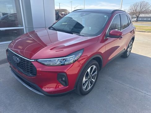 Used 2025 Ford Escape Platinum w/ Premium Technology Package image 1