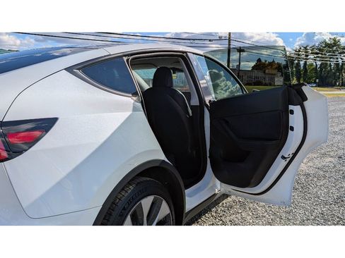 Used 2021 Tesla Model Y 2WD image 11