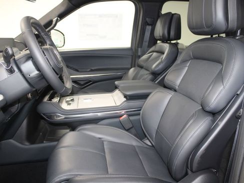 New 2025 Lincoln Navigator Reserve w/ Jet Appearance Package image 25