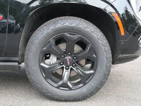 Used 2026 GMC Yukon AT4 w/ AT4 Premium Plus Package AWD/4WD image 13