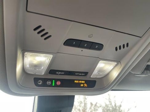 Used 2024 GMC Terrain SLT image 15