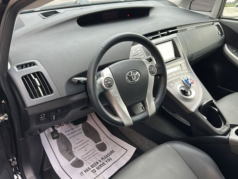 Used 2013 Toyota Prius Four w/ Deluxe Solar Roof Pkg FWD image 5