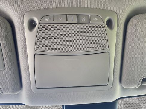 Used 2019 Nissan Rogue SV image 4