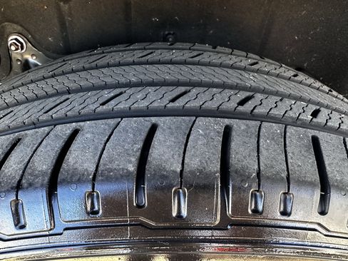 Used 2024 Toyota Highlander XLE image 21