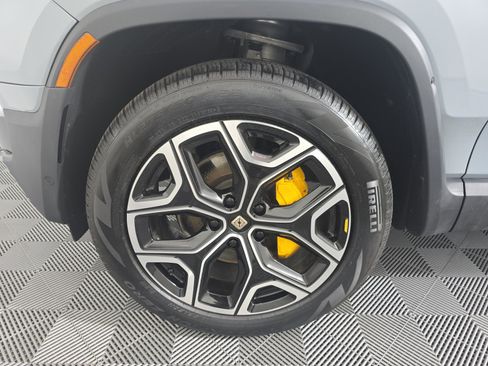 Used 2024 Rivian R1S Adventure AWD/4WD image 9
