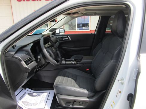 Used 2025 Mitsubishi Outlander SE AWD/4WD image 11