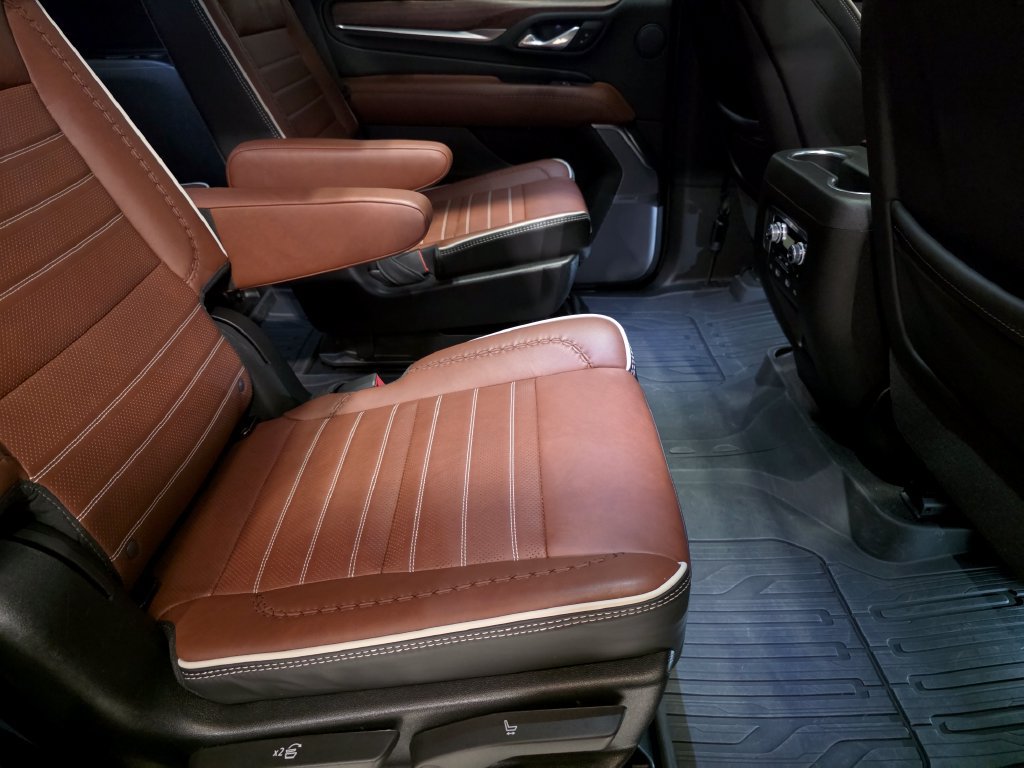 Used 2024 GMC Yukon Denali Ultimate w/ LPO, Floor Liner Package AWD/4WD image 13