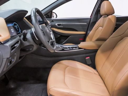 Used 2021 Hyundai Sonata Limited w/ Preferred Accessory Package image 9