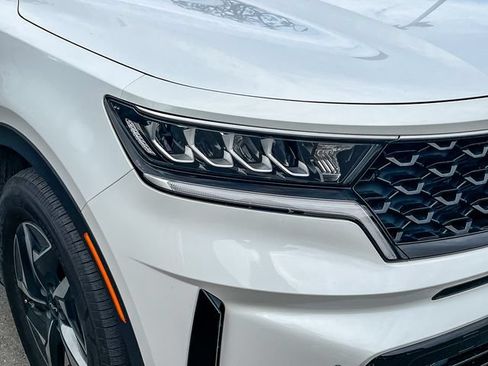 Certified 2023 Kia Sorento EX FWD image 3