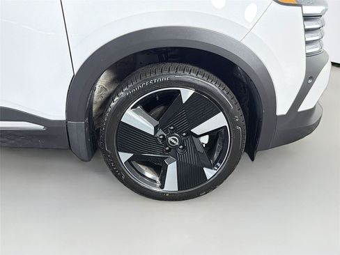 Used 2025 Nissan Kicks SR w/ SR Premium Package AWD/4WD image 36