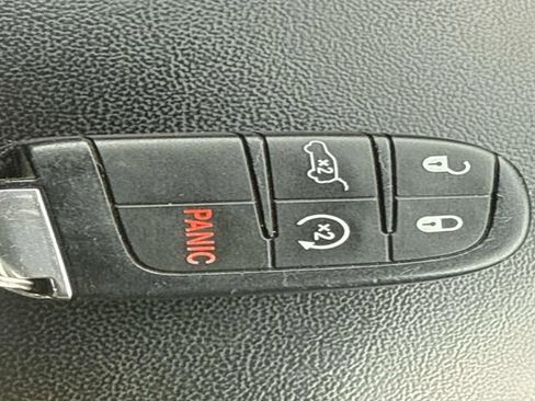 Used 2019 Jeep Grand Cherokee Limited AWD/4WD image 9