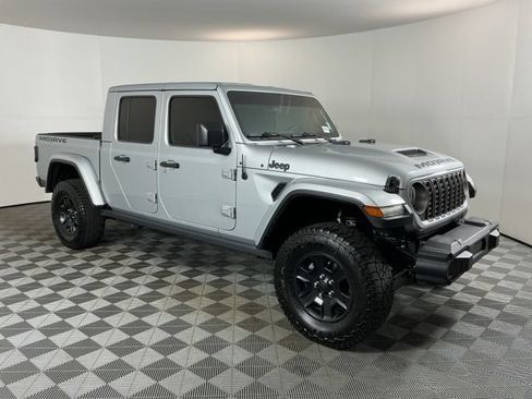 Used 2023 Jeep Gladiator Mojave w/ Cold Weather Group AWD/4WD image 3