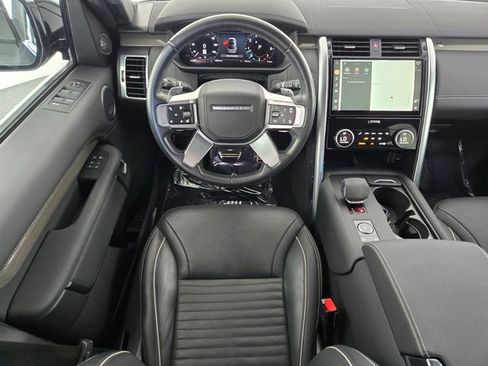 Certified 2023 Land Rover Discovery Metropolitan Edition AWD/4WD image 12