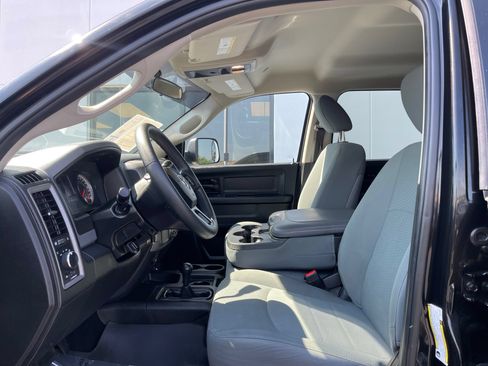 Used 2018 RAM 2500 Tradesman w/ Chrome Appearance Group AWD/4WD image 9
