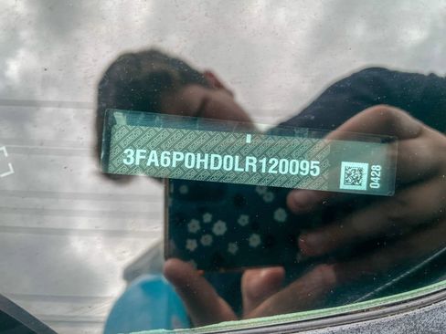 Used 2020 Ford Fusion SE image 45