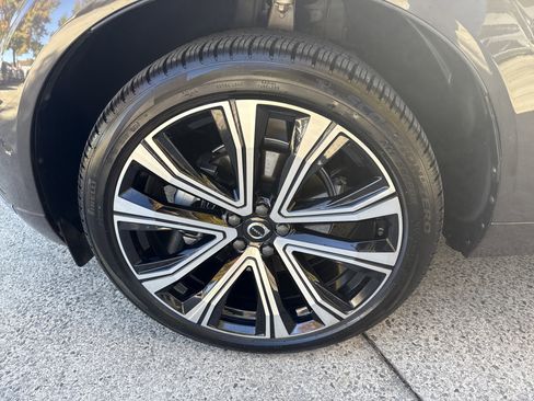 Used 2023 Volvo XC60 B5 Ultimate w/ Climate Package image 11