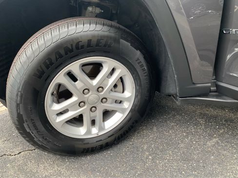 Used 2022 Jeep Grand Cherokee Laredo w/ Luxury Tech Group I image 7