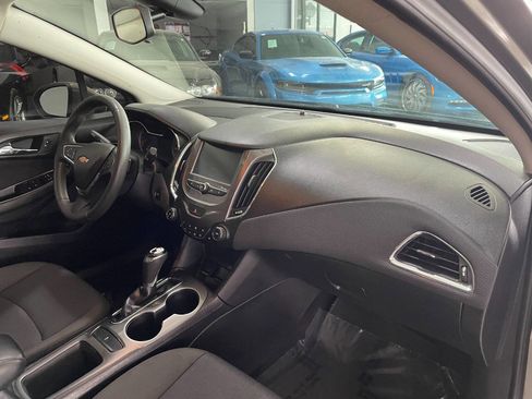 Used 2017 Chevrolet Cruze LT w/ Convenience Package image 28