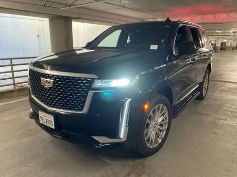 Used 2023 Cadillac Escalade Premium Luxury image 3