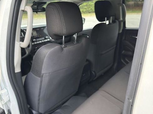 Certified 2025 Nissan Frontier SV RWD image 24
