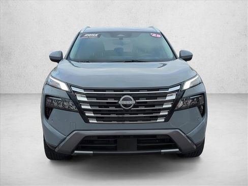 Used 2025 Nissan Rogue SL image 2