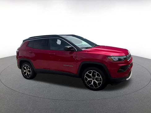 Used 2025 Jeep Compass Limited AWD/4WD image 2